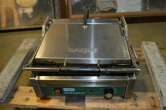 Máy nướng bánh mì Panini Waring WPG250E hình thực tế